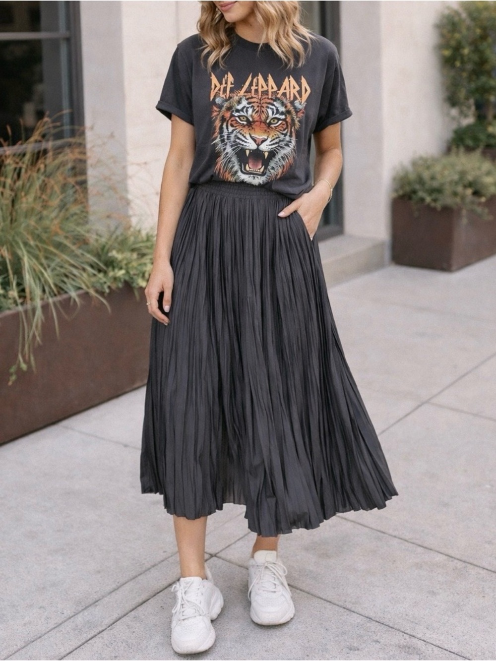 Ulla Johnson Black Pleated midi skirt